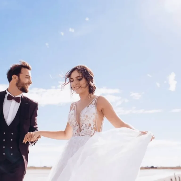 Novios Paris – Lista de novios, expositor de Expo Matrimonio